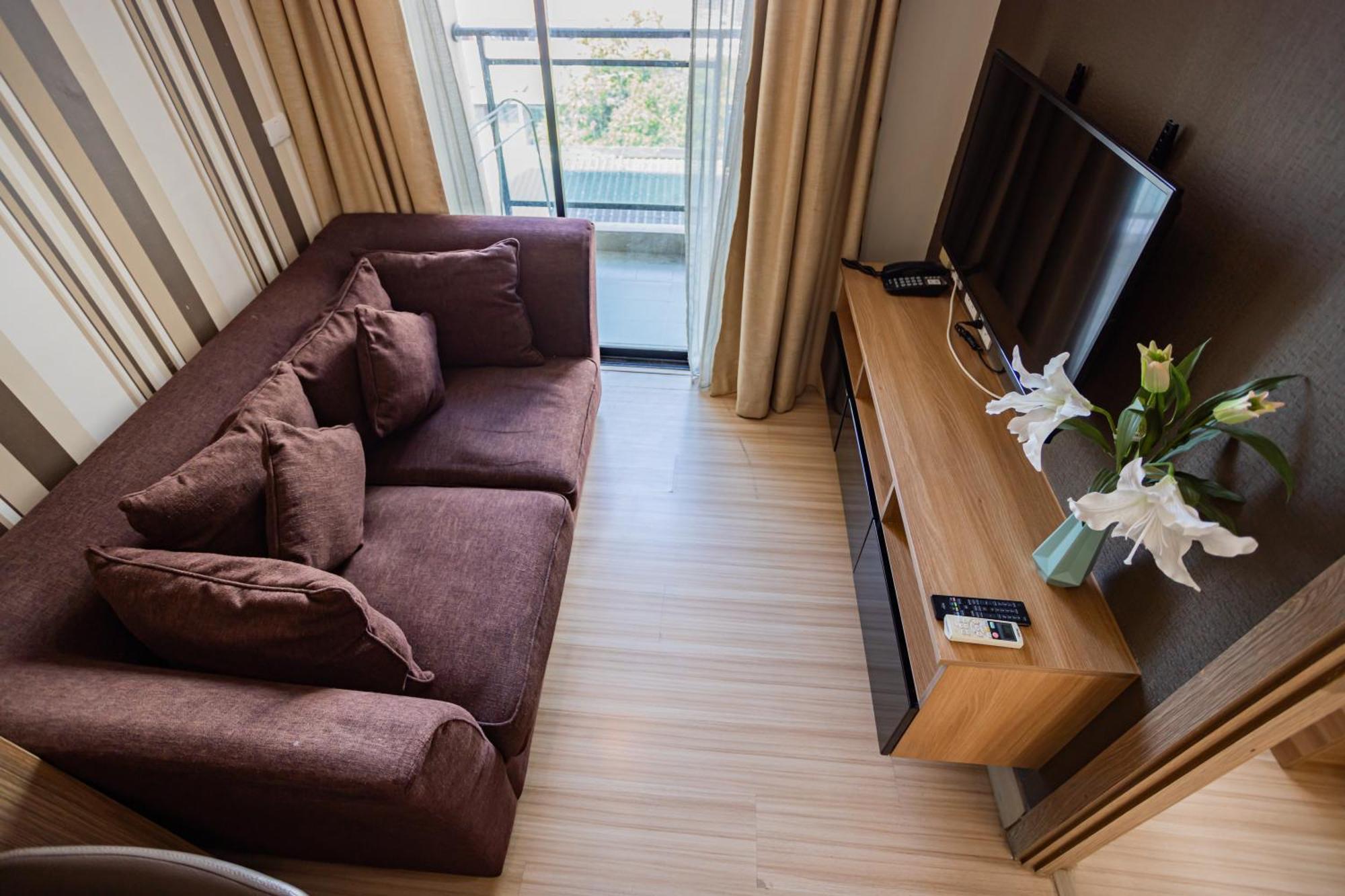 Ramada By Wyndham Bangkok Ten Ekamai Residences Exterior photo