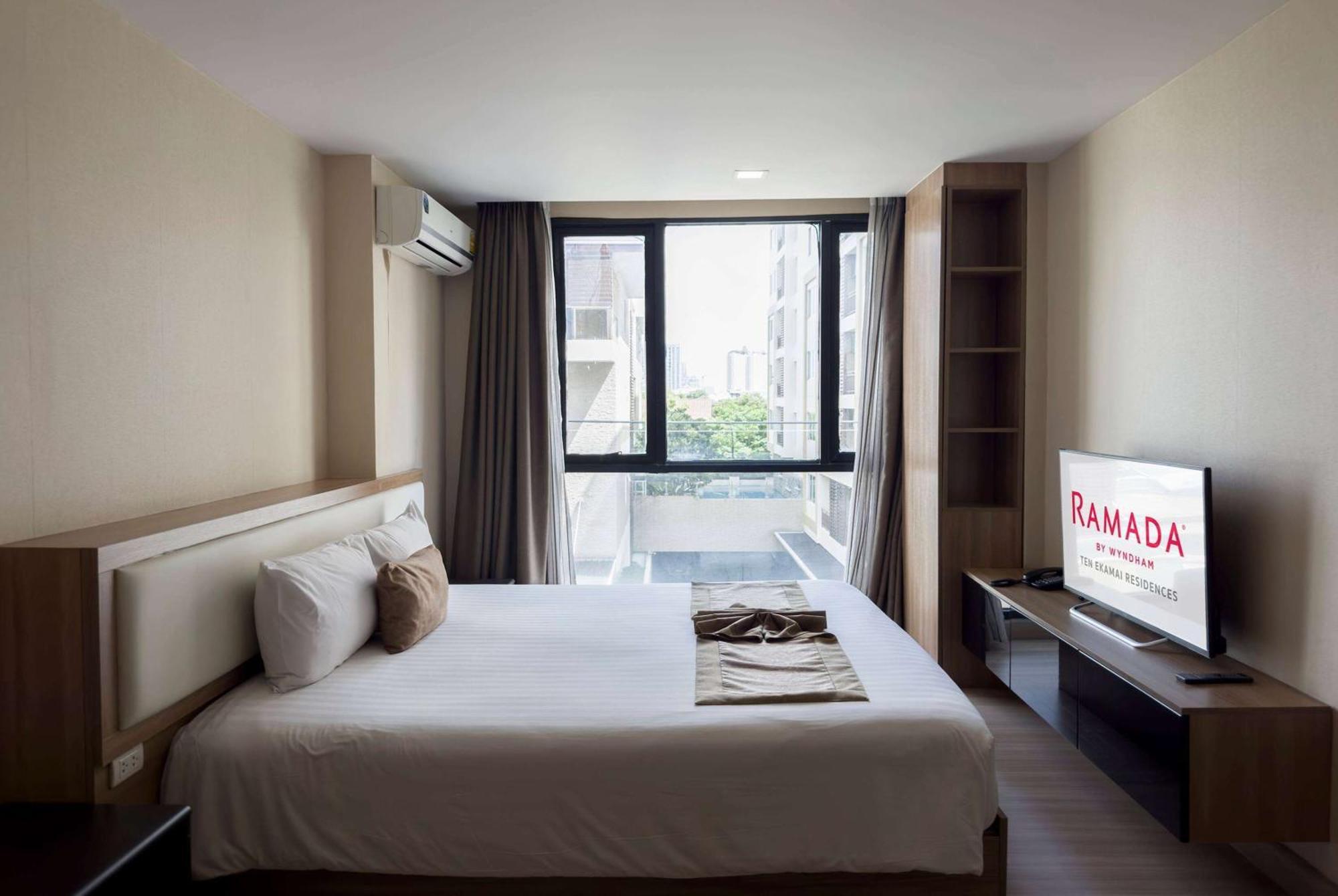 Ramada By Wyndham Bangkok Ten Ekamai Residences Exterior photo